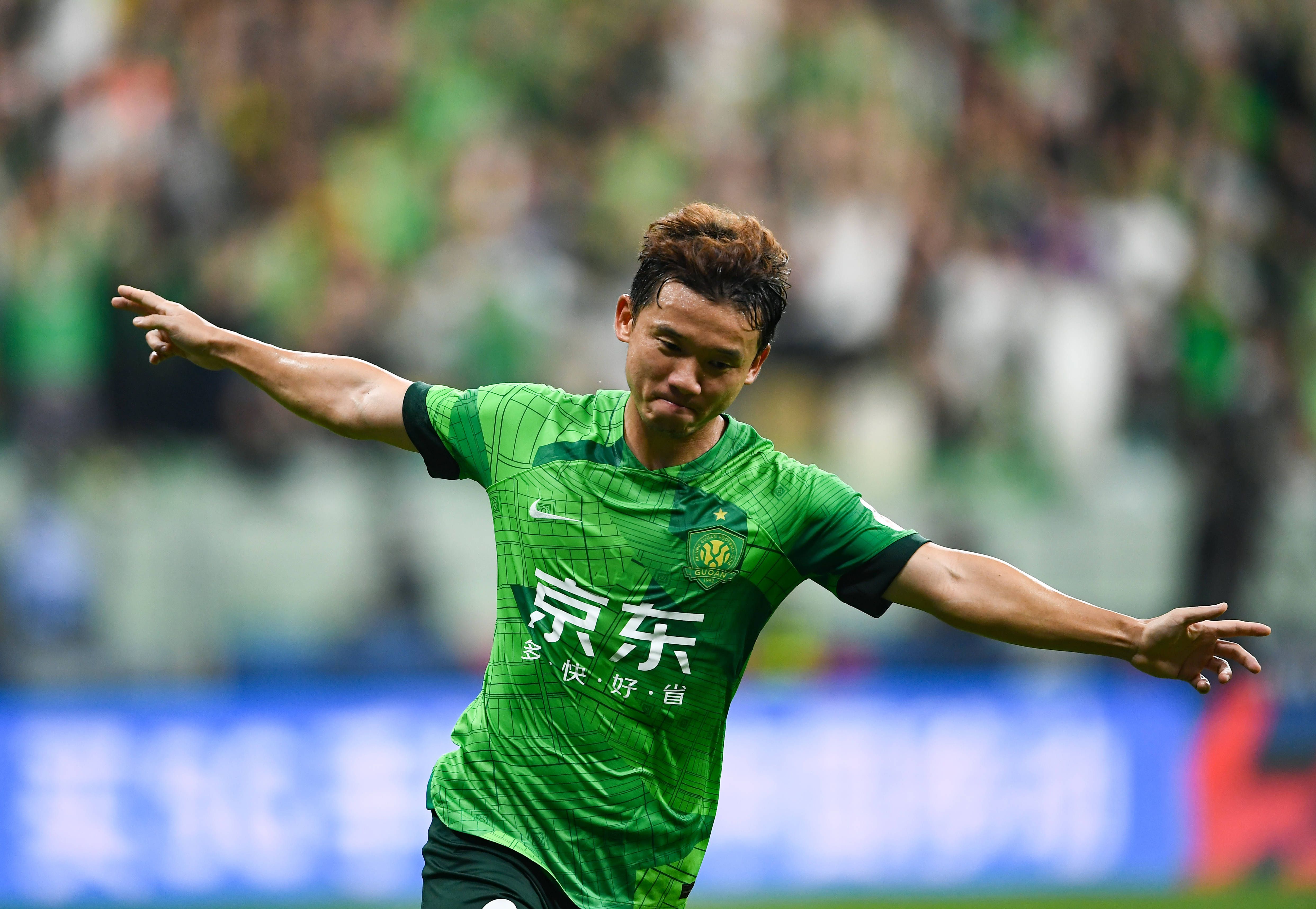 电影《沉默的证人》讲述了张家辉和杨紫两位法医为了保护证物揭开真相，与匪首任贤齐及其团伙，在法医中心展开一场搏命寻证的故事